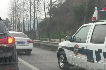 思南香坝高速汽车救援搭电多少钱|高速汽车救援搭电多少钱